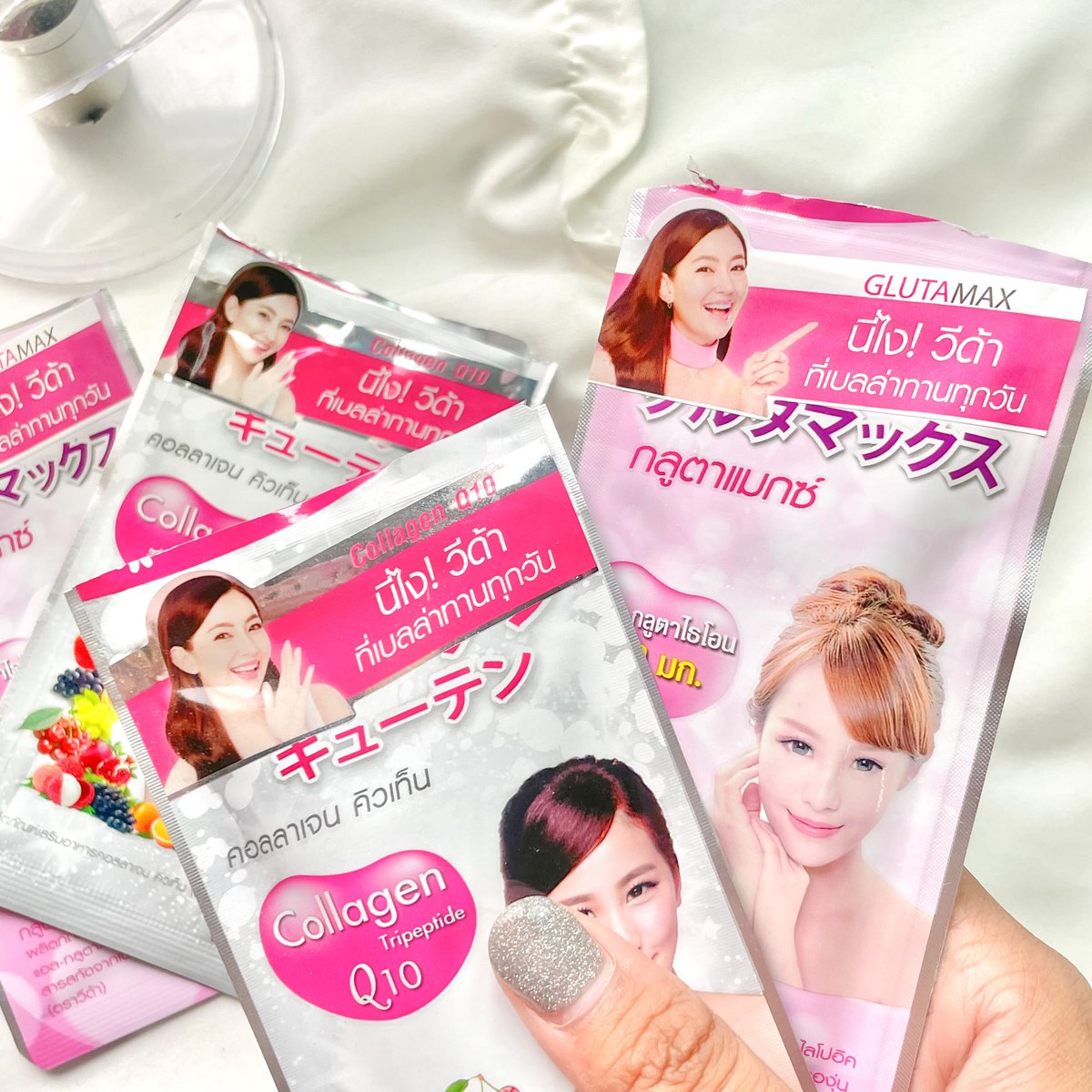 jajadiary's tweet image. ปีใหม่นี้ผิวต้องดีกว่าเดิม 🥰✨ เราทาน Vida GlutaMax &amp;amp; Collagen Q10 + ที่เป็นคอลลาเจนไตรเปปไทด์โมเลกุลเล็ก แค่สองตัวนี้คู่กัน วันละ 2 เม็ดก่อนนอน ช่วยให้ผิวใส เรียบลื่น ผิวชุ่มชื้นสุดๆ รักผิวตัวเองมากตอนนี้ 💖💖 #ของดีบอกต่อ #HowtoPerfect