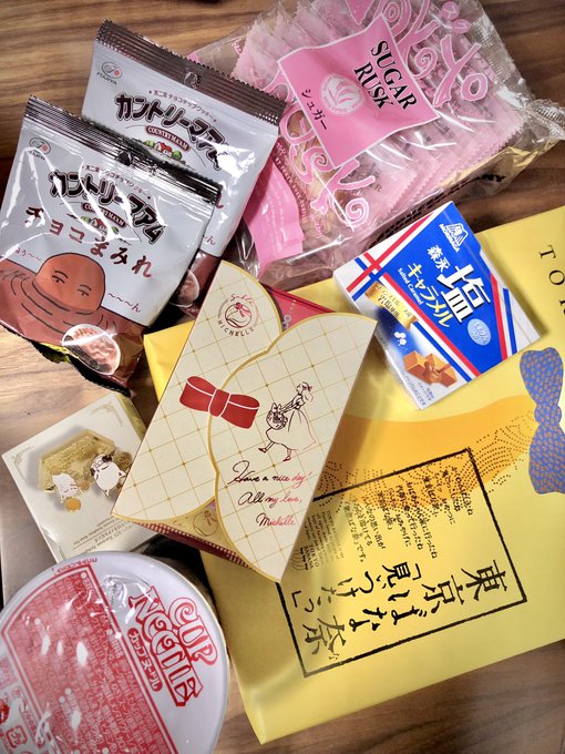 コミケ差し入れありがとうでした!原稿のお供にします🙏 