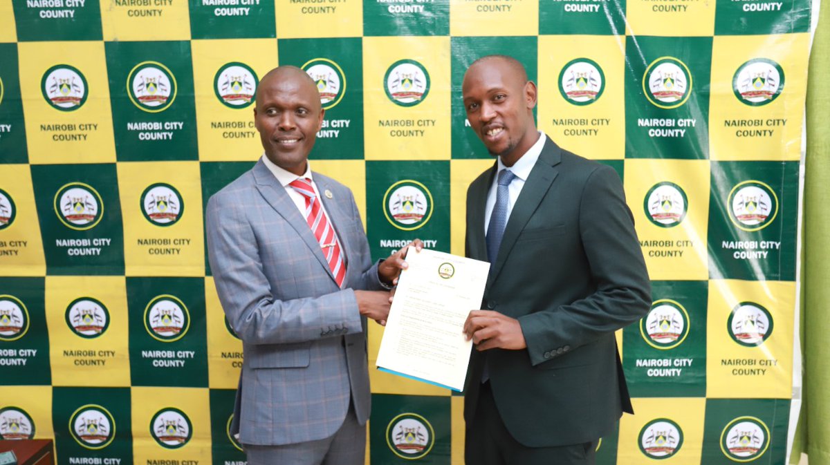 CitizenAfrican's tweet photo. @HonMosiria  finally takes office as Nairobi County Health Officer
 https://t.co/pmnQSIss24 https://t.co/RuZRnQemWP