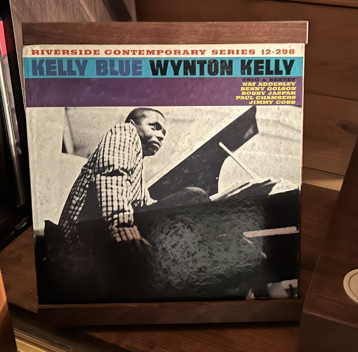 YardWarehouse's tweet photo. お休み前日は爆音jazz!!
🥃が染みるー
#jazz #ジャズ #jazzrecords
#ジャズレコード #WyntonKelly #KellyBlue https://t.co/spoJTW1nMv