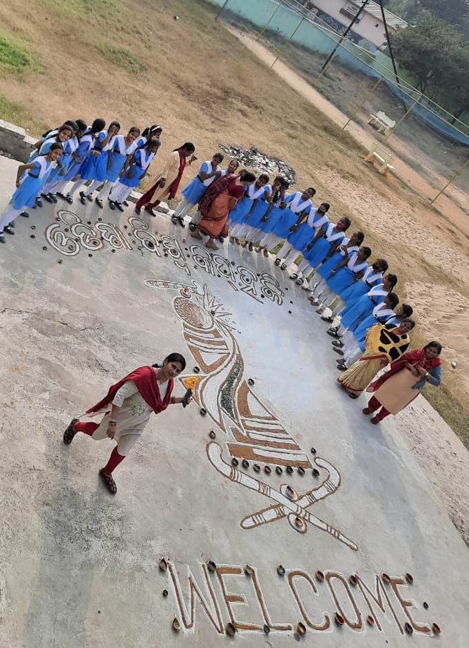 bmcbbsr's tweet photo. The #HockeyWorldCup2023 Trophy is artistically depicted by the school students of Govt. High School, Baramunda.
They are all proud and ready to be a #GoodHost
#ChakDeIndia #ChakDeBhubaneswar
#HockeyComesHomes
#HockeyWorldCup2023
@CMO_Odisha @sports_odisha @TheHockeyIndia https://t.co/2jfLeFqDr3