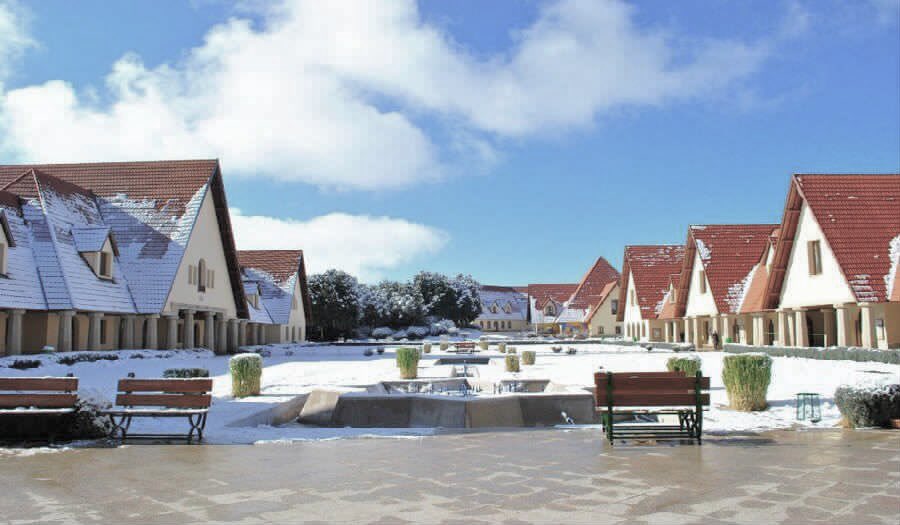 هل تشوف المغرب وجهة مناسبه للعوائل!🇲🇦

برأيي وحده من اجمل الوجهات العربية في جميع الاوقات وبلد رخيص

- الثلوج تغطي مدينة افران وحده من انظف مدن العالم
- والشمس والاعتدال بتلقاه في مراكش بالشتاء
- الشمال المغربي طنجة و شفشاون تغذية بصريه

📌ولمتعة اكثر لما تتنقل بين مدنها بالسياره