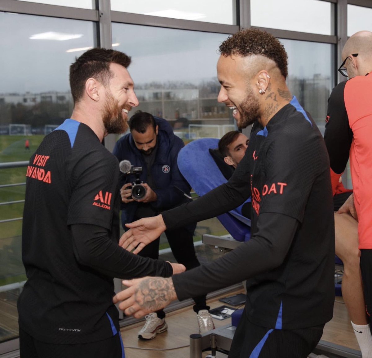 PSG_Report's tweet photo. Leo Messi &amp; Neymar earlier today..🇧🇷🇦🇷📸 https://t.co/5J4WEzmjqc