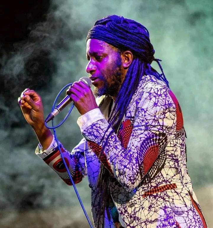 MrJCTruth's tweet photo. Mupeyi sando dzake achiri kurarama murume uyu @winkyddibigman He deserve it and he must be respected cz basa raarikubata thru music ibasa hombe rinovengwa nevaroyi chete.
#Eureka #chiExtra #Gaffa #Dibigman. https://t.co/jQ1buNZ7oa
