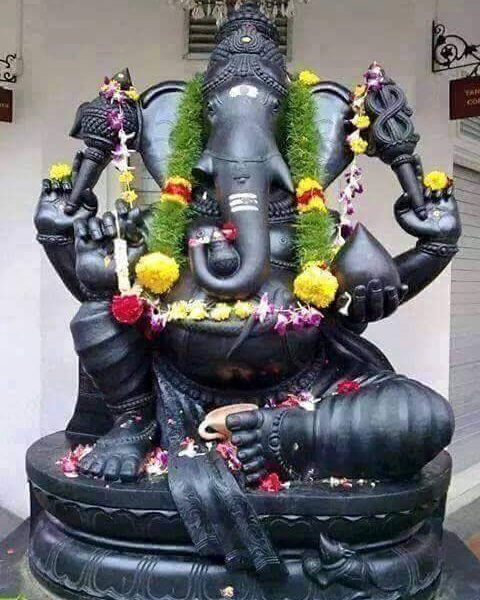 TemplePurohit's tweet photo. Vakratunda Ganesh Mantra - https://t.co/N2xRA1HGqG

One of the most important and also one of the most common Ganpati Mantras, this is the Ganesh mantra for wealth, and is dedicated to Lord Ganesha, Goddess Riddhi (Hindu Goddess of Prosperity) and Goddess Siddhi (Hindu Goddess… https://t.co/5JwfRDMNIl