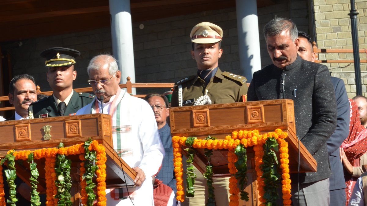 CMOFFICEHP's tweet photo. Chief Minister Shri @SukhuSukhvinder taking oath as Chief Minister Himachal Pradesh on 11th December 2022 https://t.co/EIGwaHr3Ky