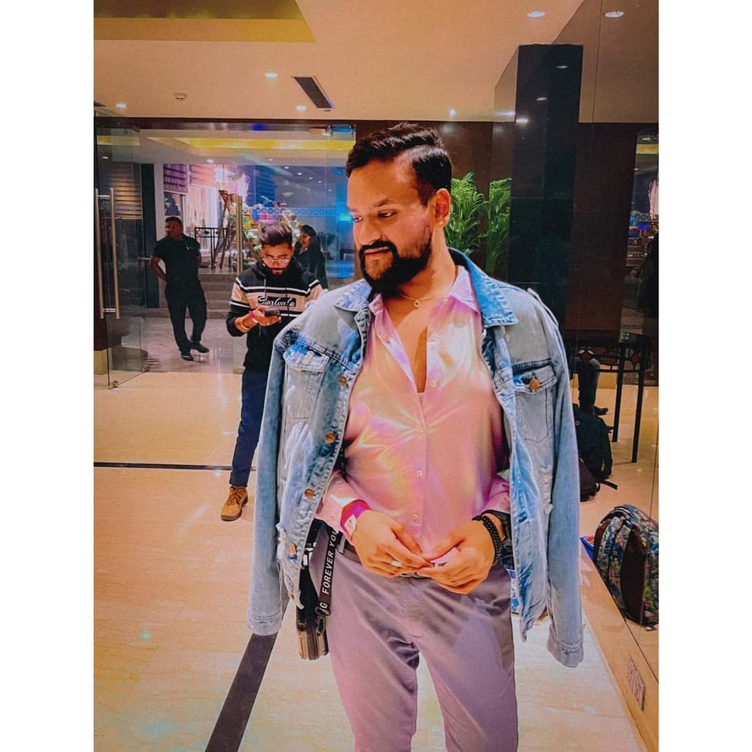 Butterfinger_24's tweet photo. In character, in manner, in style, in all the things, the supreme excellence is simplicity 😀#imagoodboy 😃😁✨ #beingsingle #staystrong #boystagram #mypicture #simpleandsober #selflove #gayfollow #photooftheday #posemaker #selfie #ig_blogger #gaystagram #ig_calcutta #ootdStyle https://t.co/B2do5wECHF