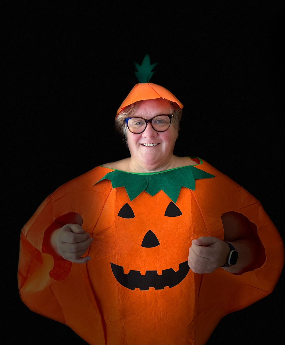 CultureWorksLPD's tweet image. Tanya delivered a workshop dressed as a pumpkin 🎃 for Halloween 😆

Good on you Tanya for making us all laugh 🧡

#Reflectingon2022
#12DaysofChristmas
#Pumpkin