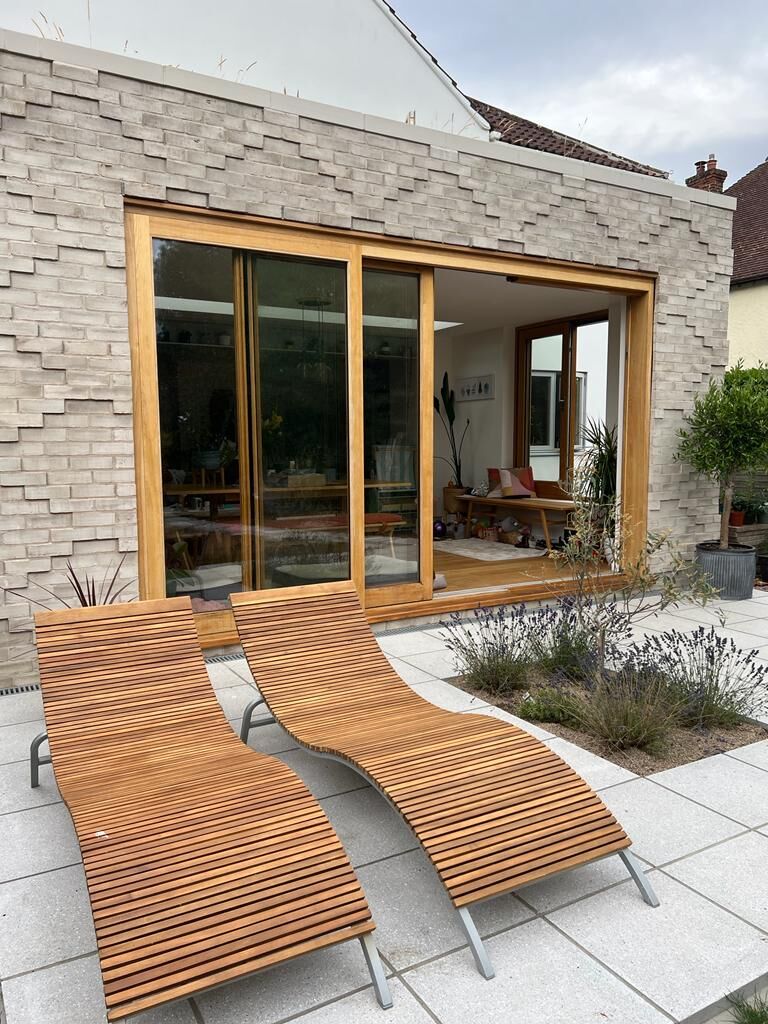 HedgArchitects's tweet photo. A beautiful white brick jewellery box extension, with patterns that add interest to the facade and celebrate the hand-made bricks. Contact us to find out more about creating amazing spaces https://t.co/5Lc9zlNdzo #architecture #Colchester #considereddesign #RIBA #extension https://t.co/7NMpciqdeG