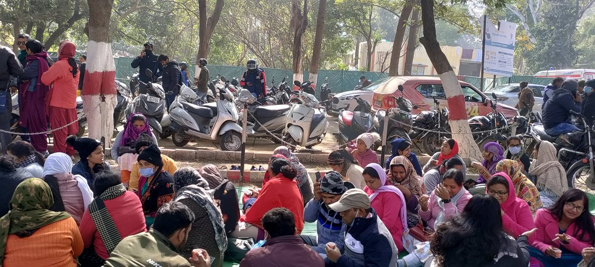 भोपाल
एनएचएम संविदा कर्मचारियों की हड़ताल जारी है गद्दारों को बाहर कर दीया है।
संविदा एकता जिंदाबाद 
#हड़ताल_जारी_है