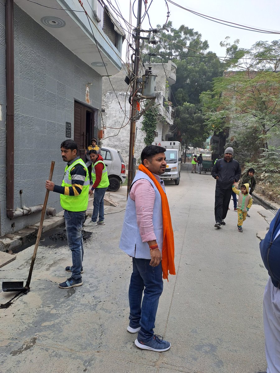 KharkhariAmit's tweet photo. नेता जी लेन गोपाल नगर में चलाए गए स्वच्छता ड्राइव के दौरान सफाई व्यवस्था की समस्याओं को समझा व अधिकारियों को यथोचित निर्देश दिए।
@blsanthosh @JPNadda https://t.co/h79rZdIFJL