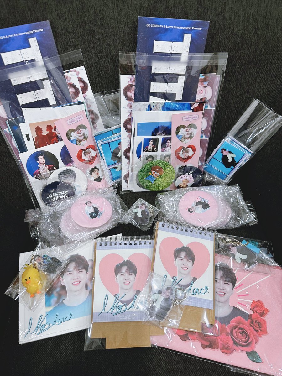 빅스 메인보컬 귀염둥이 켄 컴백축하 •3• ❤️ RT 이벤트 😋

알티만 해주세요!
추첨을 통해 2분께 
굿즈 랜덤으로 보내드립니다 😝
(국내이벤트/ 배송비부담X)
당발 1/13🎁

#VIXX #KEN #빅스 #이재환 
#Gonna_Be_Alright
#재환이_너는_언제나_빛날거야