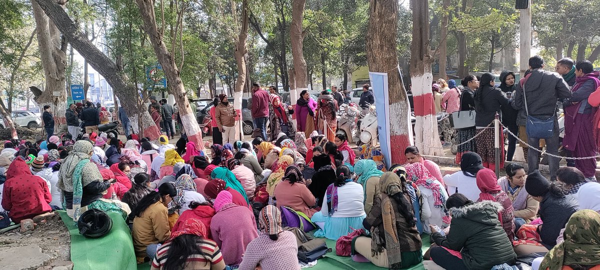 Nitinjoshi1219's tweet photo. भोपाल
एनएचएम संविदा कर्मचारियों की हड़ताल जारी है गद्दारों को बाहर कर दीया है।
संविदा एकता जिंदाबाद 
#हड़ताल_जारी_है https://t.co/5c06SdiUra