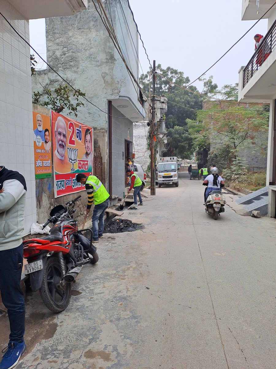 KharkhariAmit's tweet photo. नेता जी लेन गोपाल नगर में चलाए गए स्वच्छता ड्राइव के दौरान सफाई व्यवस्था की समस्याओं को समझा व अधिकारियों को यथोचित निर्देश दिए।
@blsanthosh @JPNadda https://t.co/h79rZdIFJL