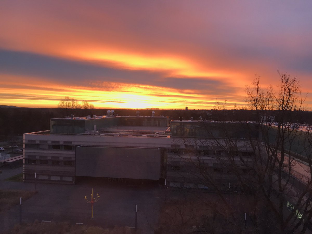 Neues Jahr!
Neues Büro!
Neuer Ausblick! 

Ich freu mich auf das was kommt… <a href="/BAMResearch/">BAM_DE</a> <a href="/bamndt/">BAMNDT</a>