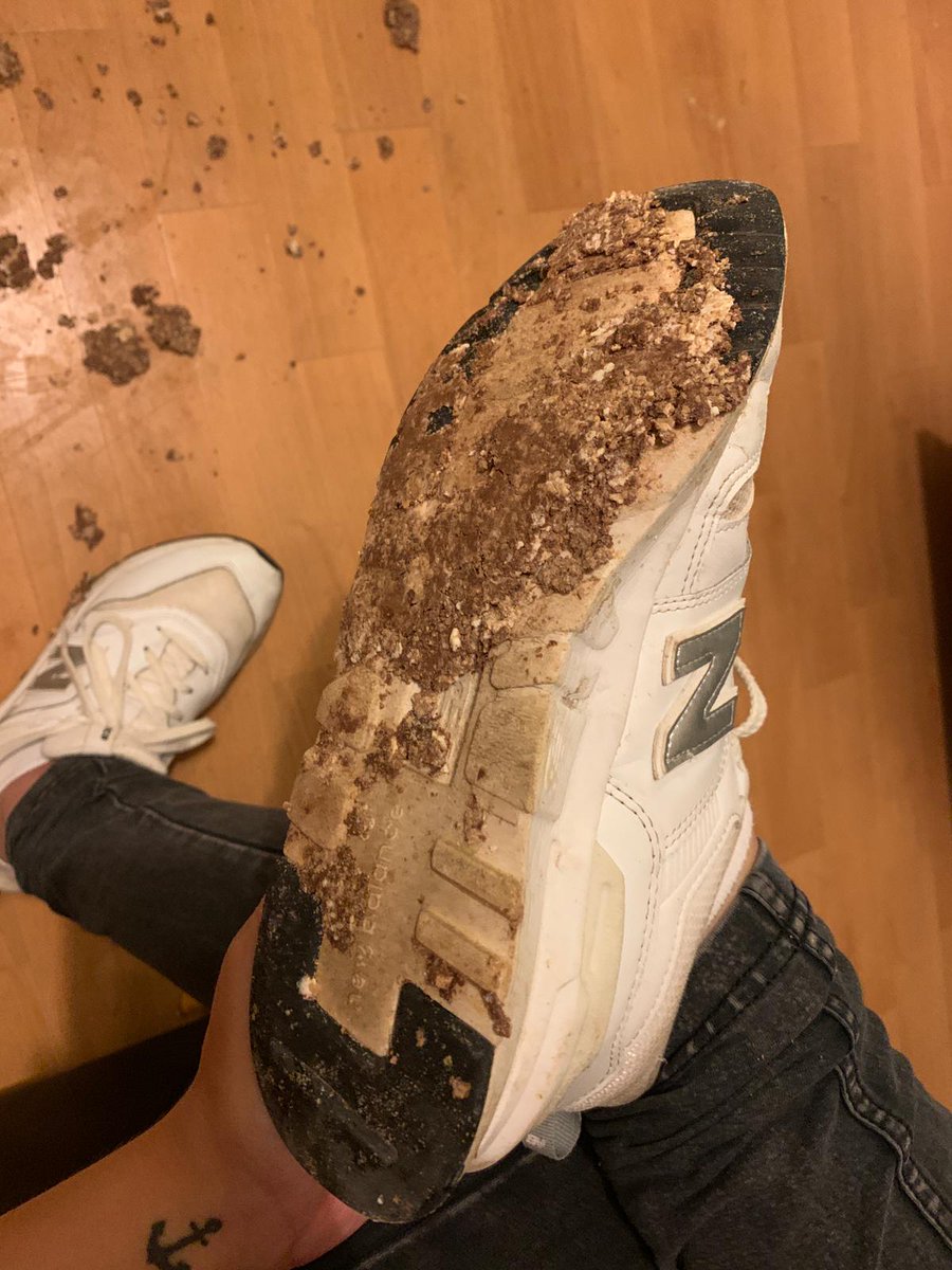 SarkiCrushing's tweet photo. Hello Twitter Findom! 😍🙋🏻‍♀️
Since I'm again on Twitter Sub's should go down and lick their food from my New Balance 😜👏

Crush Fetish | Sneaker Fetish | Foot Fetish | Crushing | Shoe Fetish | Feet Fetish | Femdom | Findom | Paypig | FinD | Money Slave | Loser | Drain | https://t.co/JpuebOsfVC