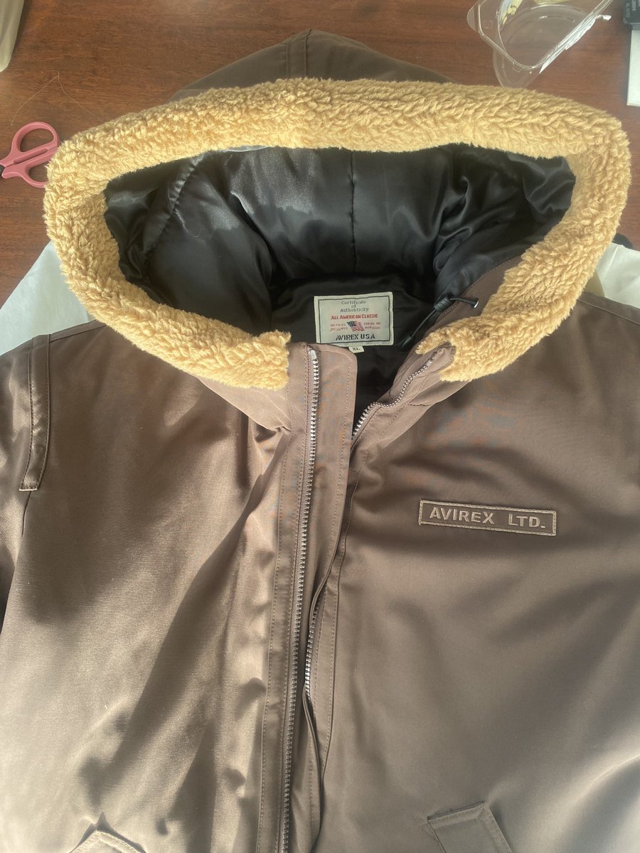 fs_ALiCE_'s tweet photo. #福袋2023 #AVREX
今日は福袋を買いに行って来ました‼️
去年買えなかったAVREXの福袋です😙
この写真の服の他にニット帽、ハンカチ、靴下が入っておりました👻
プラス、チノパンも買って新年早々
ホクホクしながら帰って来ました🎵 https://t.co/a2a0ttwq2r