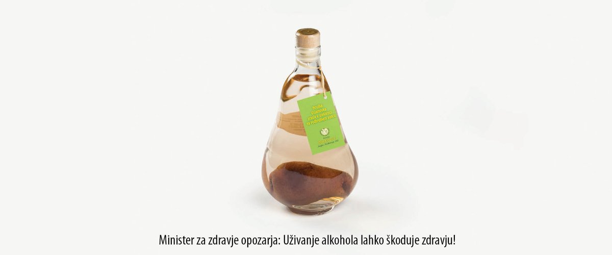 BledSlovenia's tweet photo. Pear brandy from the Matijovc farm looks like a perfect gift. 🍐 Have you ever asked yourselves how do they manage to insert a pear through the narrow neck of a glass bottle? ➡ https://t.co/SRrv93lKZ7 😉

#BledLocalSelection #lakebled #ifeelsLOVEnia #bled  
📸 Boris Pretnar https://t.co/7SFavW9e4c