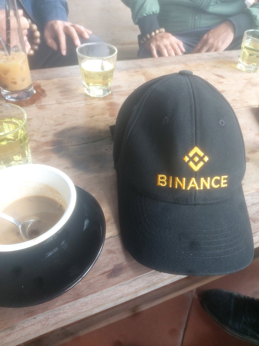 kbinbui's tweet photo. Cũng chỉ vì đam mê. Mà đi theo a #CZBinance https://t.co/byDKdTStgb