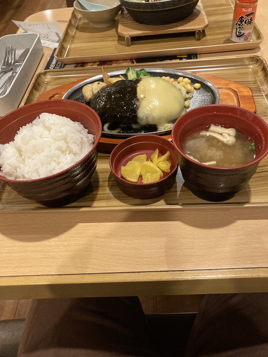 Kazon48746504's tweet photo. ジョイフルでご飯。三が日だから贅沢
だった昨日の自分が懐かしい。
#移住 #leanfire https://t.co/0FqQtjKp5o