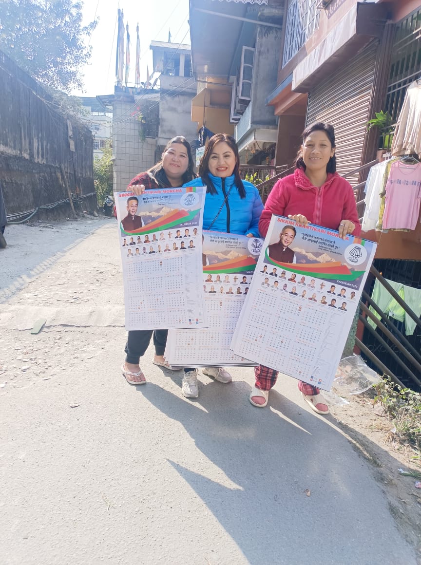 25UpperTadong's tweet photo. Public of 25th Upper Tadong Constituency are very much happy to receive 𝗦𝗞𝗠 party Calendars of 2023.  Thank you our dear HCM @PSTamangGolay Sir and dear HMLA @gtdhungel Sir https://t.co/VWOAURQBqI