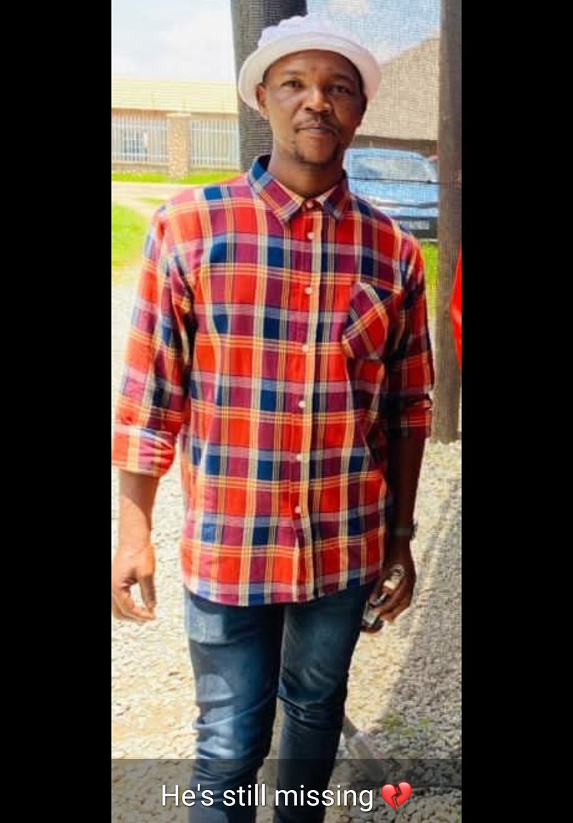 Good day friends please help us find our missing  friend/colleague who was last seen on the 17th of  December  2022 at  Thokoza BP Radebe section catching a taxi to Voslorus..  please help me by Retweeting please friends Nkosinathi to be found 🕯️🕯️🕯️🕯️🙏🏿🙏🏿🙏🏿🙏🏿