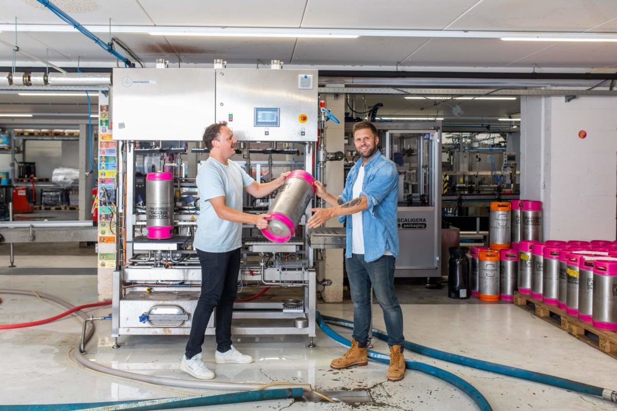 Wie nog wat wil investeren, dit is zoveel leuker en interessanter dan gewoon een hoop centen op een spaarboekje te laten liggen 😉🍻
loom.ly/PPnVNSg

#Crowdlending #TwoChefsBrewing #CrowdAboutNow #Bier #Nederland #Amsterdam