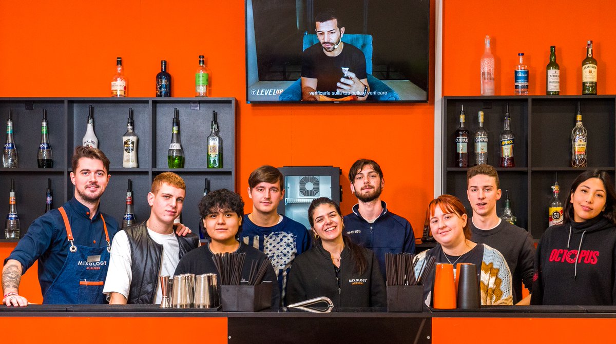 Ragazzi attenti! Ilias Contreas vi osserva sempre! Anche dal Costarica! 😂

#mixologyacademy