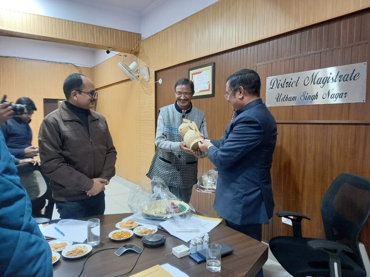 REAPUSN's tweet photo. Meeting at district magistrate office at Rudrapur at presence of DM sir regarding one district two products i.e. Mentha oil and munj grass. @basava_ias @REAPUttarakhand @nitikakh22 @usncdo @dm_usnagar @ShubhankarKuma7 @joshi_babeeta @DeepakG31917790 https://t.co/5B4AEocWAB