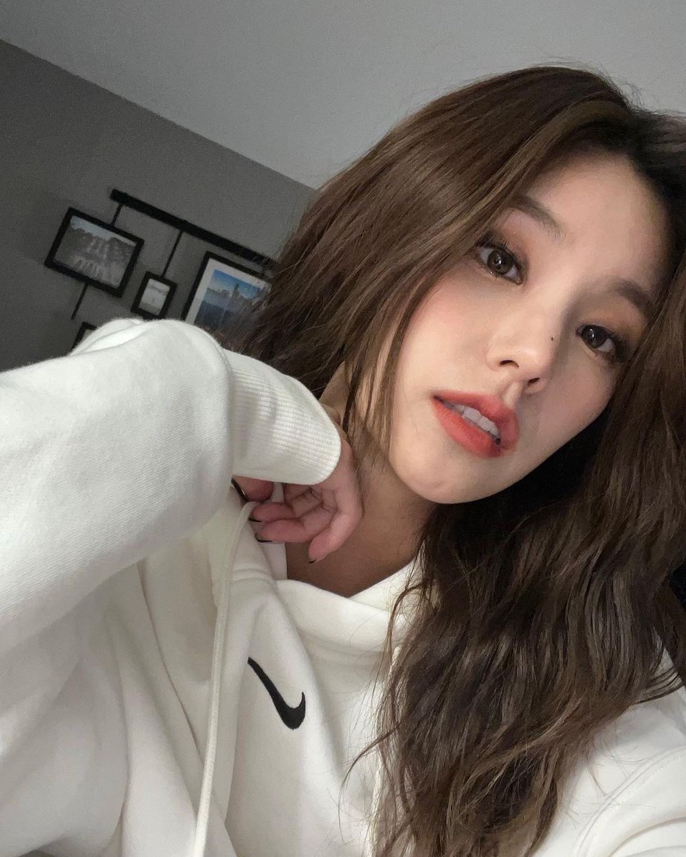 Jaeyunsnim's tweet photo. Might be a little bit too late but I believe that late is better than never. Finally got the chance to join #ThePrettyClub's show-off-our-pretty-face agenda�� Make sure to keep yourself warm, ladies and ladiesn't!🤍 https://t.co/5fjOkN4Lgz