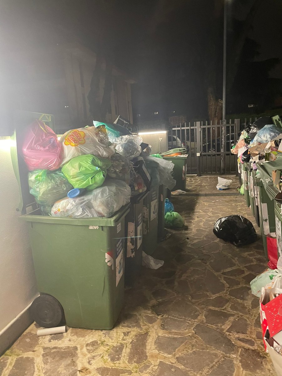 MillochFabio's tweet photo. @Libero_official @ilmessaggeroit @DomaniGiornale @pdnetwork …forse è questa la città R🧡m❤️ che ci meritiamo!!! Sicuramente i Romani non meritano te @gualtierieurope e i continui fallimenti e noi paghiamo € https://t.co/K5IcPJyHOx