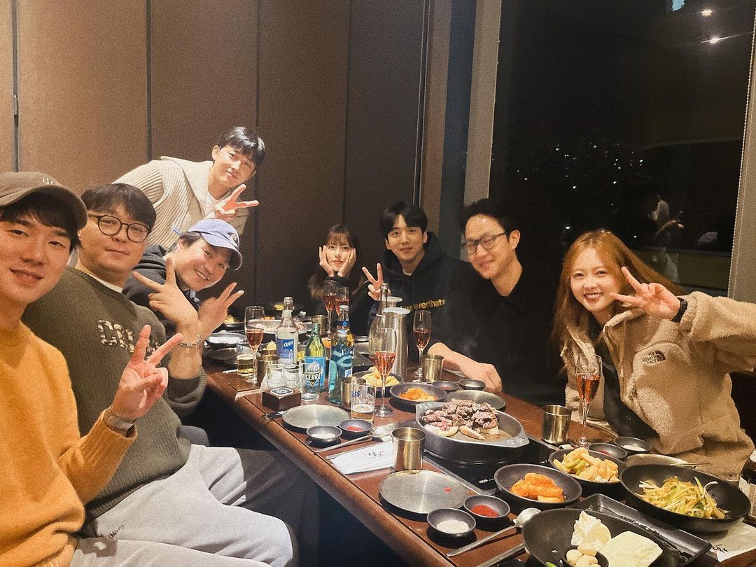 Yeonseok411_IFC's tweet image. 20230104 📸 #GoAra's Instagram update with #Reply1994 family!! 

"#10thyear #Reply1994 #newyear #meetup #precious precious 😆💕🥰💗#2023 #January4 ♥️💕🙏👍😆💕#EntireteamofReply 🤍💕"

instagram.com/p/Cm_DpDYvoaD/…
