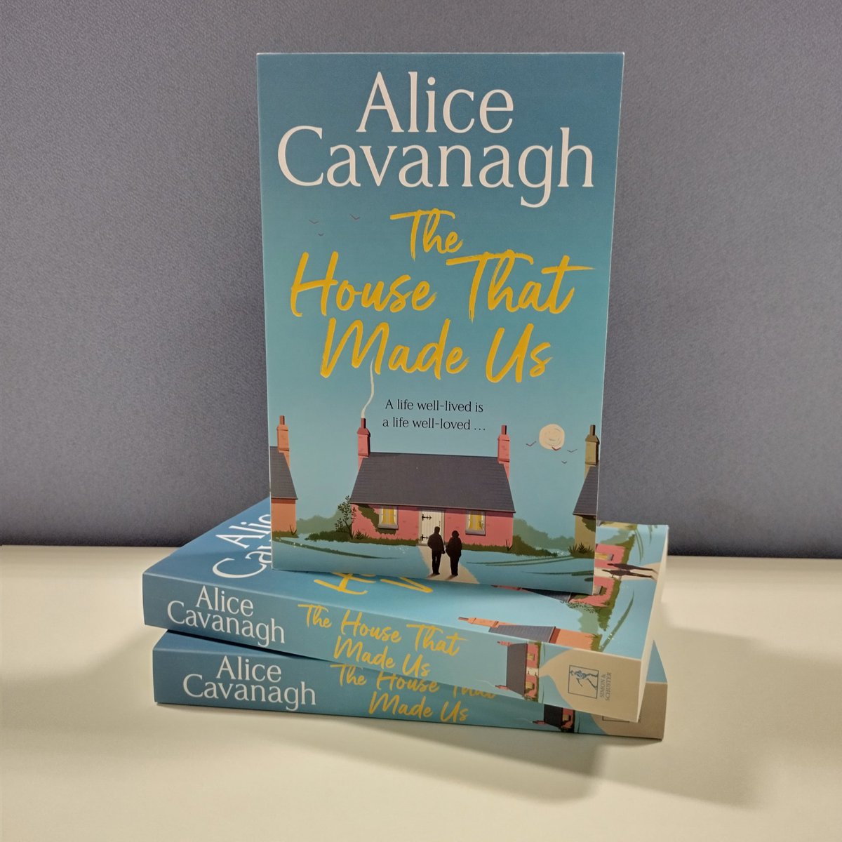 BookMinxSJV's tweet photo. To celebrate publication day on 19/1/23 of #TheHouseThatMadeUs by Alice Cavanagh, I've got 3 copies to giveaway. Simply RT &amp; Follow by noon on 11th to get your name in my Big Hat of Chance. First 3 names picked at random will #win a copy.

https://t.co/FFzB9ovauu https://t.co/WJ2vP2pe99