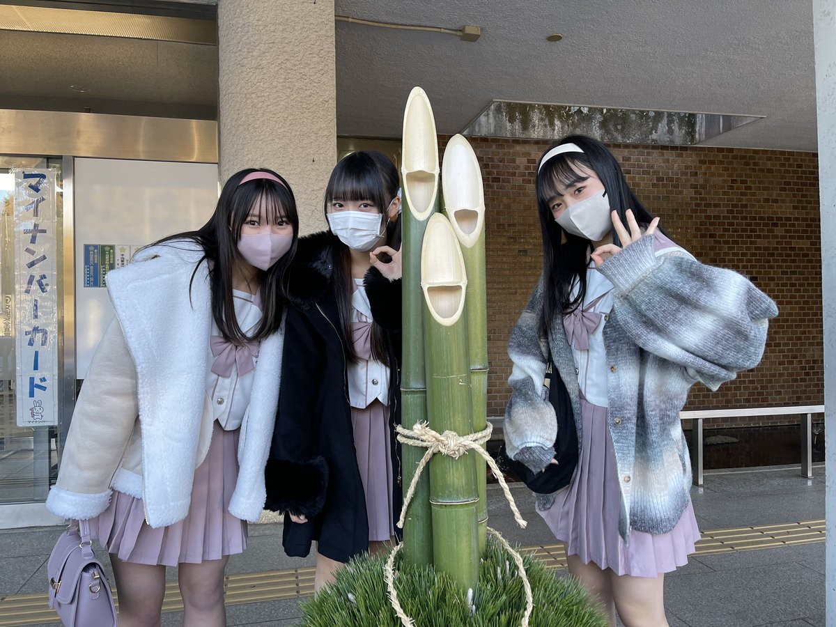 tegasun's tweet photo. あけましておめでとうございます🎍

JBF2022の物販で、皆様からいただいた収益を我孫子市の野鳥の保護活動へ寄付。
本日お届けしてきました🐤

星野市長から、感謝状をいただきました。

またライブが見たい！と嬉しいお言葉も頂戴しました♪

JBFにお越しいただいた皆様、ありがとうございました。 https://t.co/ybt5uwaaqH