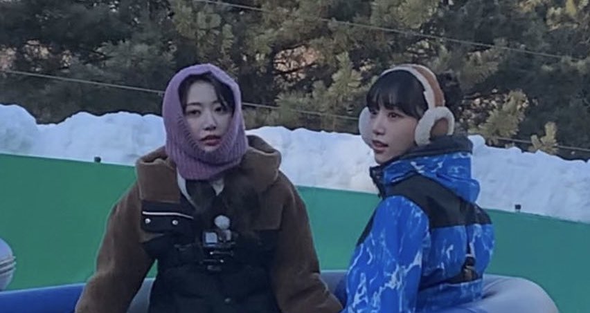 SAKURA and YENA are seen filming something in Everland!!!! 🤯💗