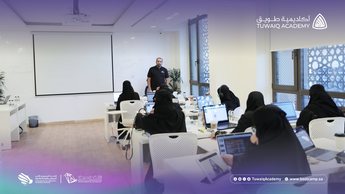 TuwaiqAcademy's tweet photo. ضمن معسكرات #أكاديمية_طويق بالشراكة مع أمازون @awscloud؛ جانب من معسكر "Solutions Architect (Associate)". https://t.co/KtuJB48sPg