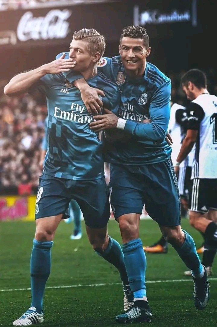 Happy 33rd birthday to one of the greatest midfielders itw   P.S: Don\t retire this season, Toni Kroos 