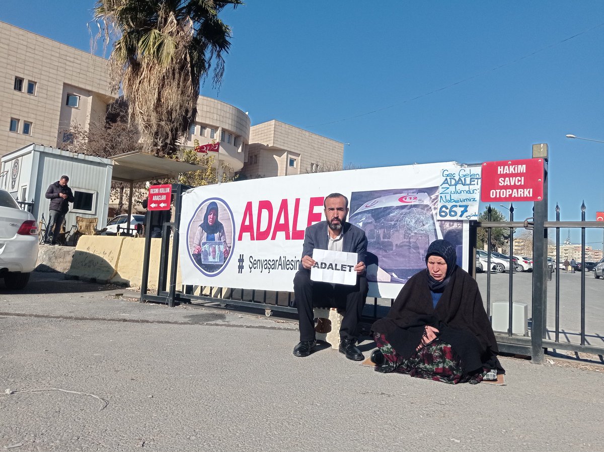 demurfail63's tweet photo. "GEÇ GELEN ADALET ZULÜMDÜR." 
667 gündür #Şanlıurfa adliyesi önünde dram devam ediyor. 
#ŞikayetEtmeİstifaEt  #emekli
@valisalihayhan @UrfaValiligi 
@adalet_bakanlik https://t.co/mjwEE3OaEh