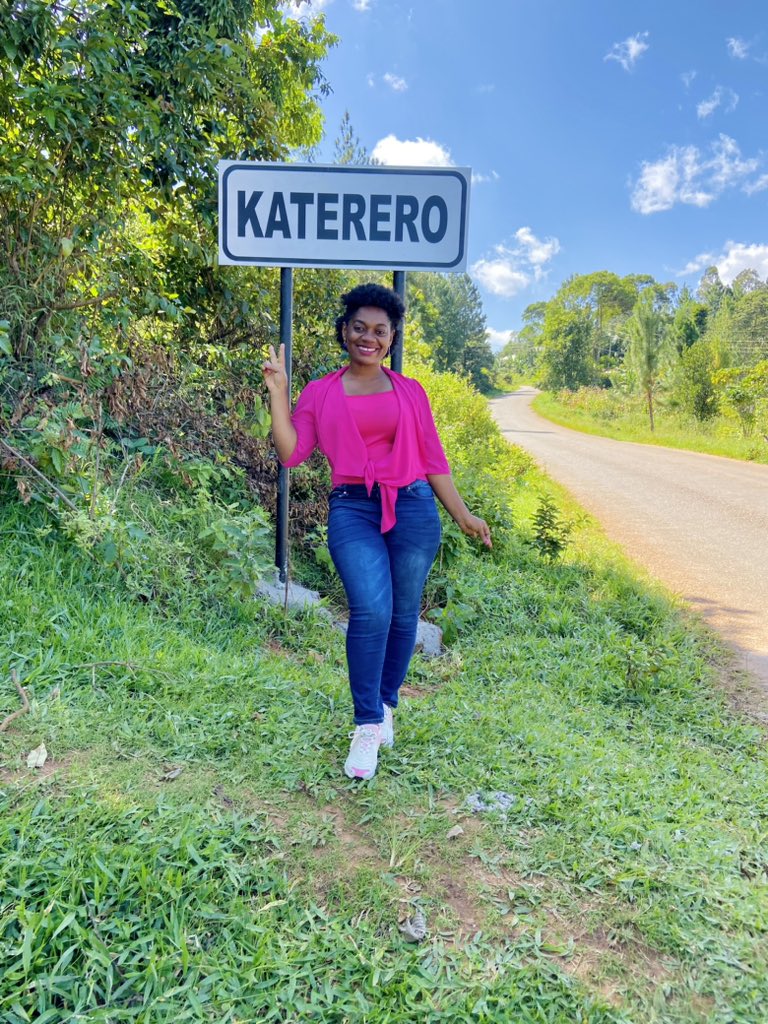 IshengomaIrene's tweet photo. Ukiacha mengineyo unayojua ๐๐,
KATERERO ni jina la kijiji maarufu wilaya ya Bukoba vijijini na umaarufu wake ni uwepo wa gulio kubwa tangu enzi hizo lililokuwa likikusanya watu kutoka maeneo mbalimbali mkoani Kagera.
#homesweethome ๐ซถ๐พ
#Katerero #Bukoba #Tanzania https://t.co/sAcXCxOUjK