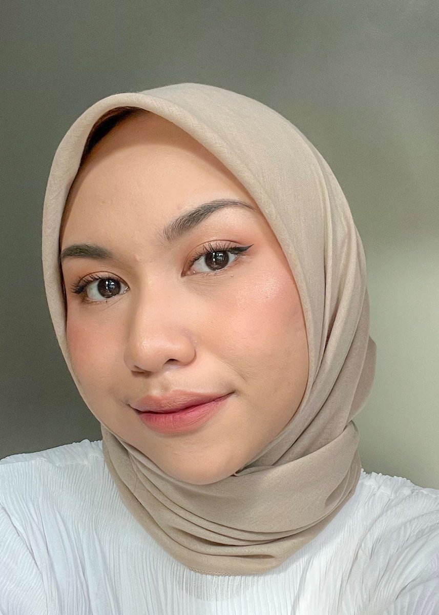 sleepinbeautea's tweet photo. menyambut tahun baru dengan makeup tutorial buat ke kondagan or any formal occasion!
makeupnya super simple tapi tetep keliatan cakep😋
#racuninmakeup #Lemon8Indonesia #Lemon8Tutorial https://t.co/YplCXJtoHG
