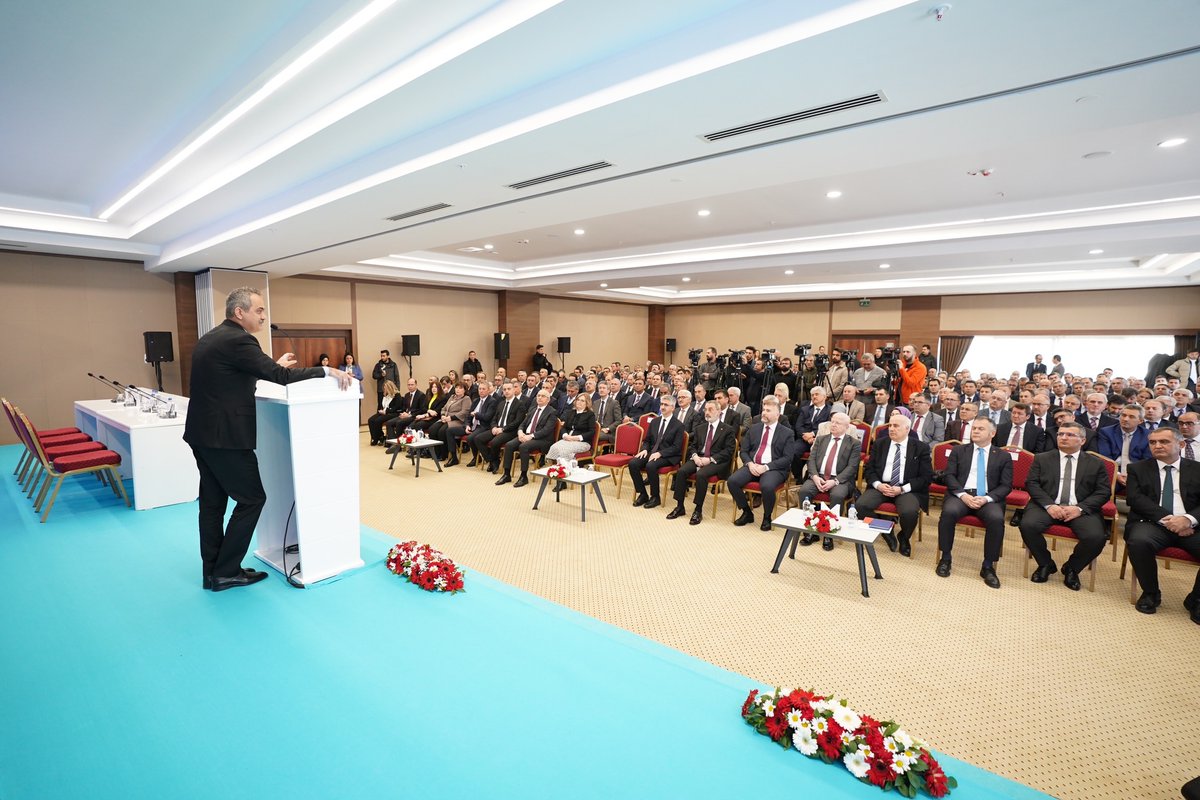 tcmeb's tweet photo. Eğitimle Yeniden Buluşma Projesi Tanıtıldı

Kayıt dışı öğrencilerin takip sistemiyle eğitime dâhil edilmesi amacıyla hayata geçirilen “Eğitimle Yeniden Buluşma” projesinin tanıtım töreni, Bakanımız Mahmut Özer’in katılımıyla gerçekleşti.

👉https://t.co/Ada0CiZR1E https://t.co/Dl8fT07oqz
