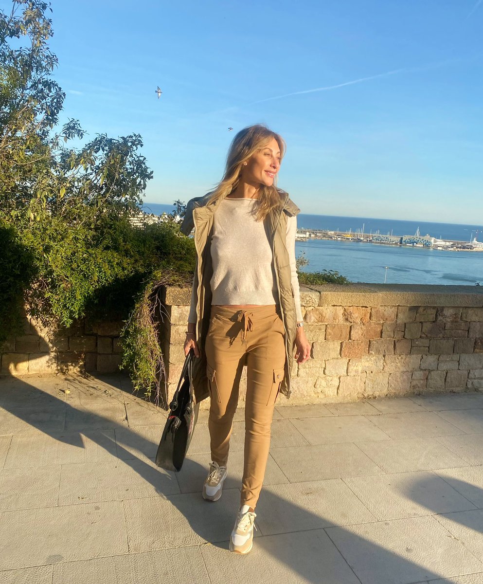PontMonica's tweet photo. Fashion clothes for this Christmas 🎄🎁 https://t.co/y7HyQLTXYs #mystyle #coolclothes #fashion #theamisycompany https://t.co/7ffkgukKRB
