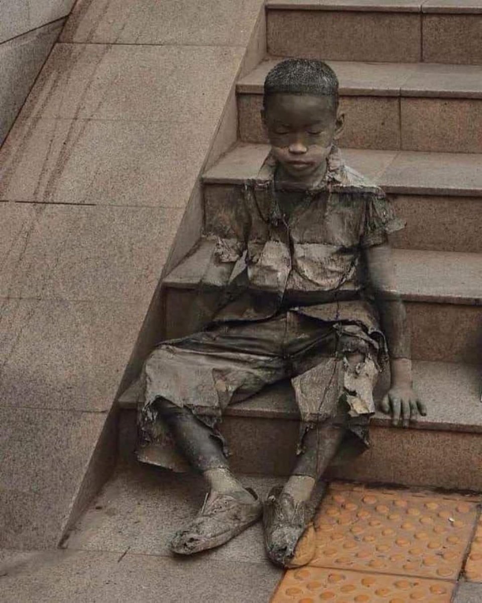 Very real street art: Kevin Lee called this artwork “Invisibility of Poverty” 🙏🎨