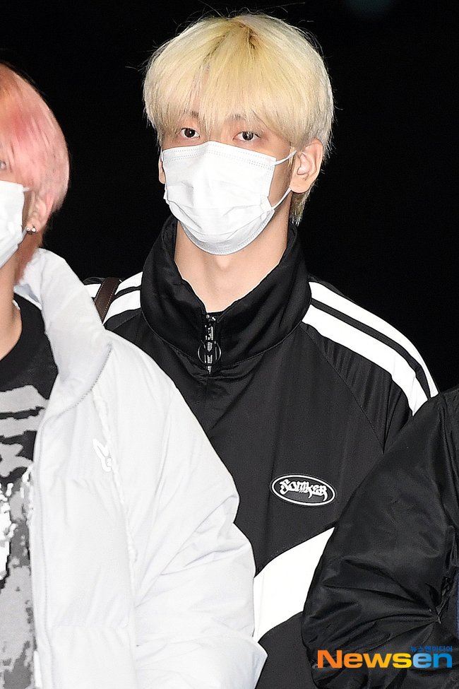 CTXTBR's tweet photo. 📸 Mais viagem! 😲✈
Hoje mais cedo o @TXT_members embarcou para a Indonésia para um compromisso no exterior.
Esperamos que tudo ocorra bem e que nossos meninos também possam descansar um pouco 🥺

(+) https://t.co/zhKpGjTQzZ