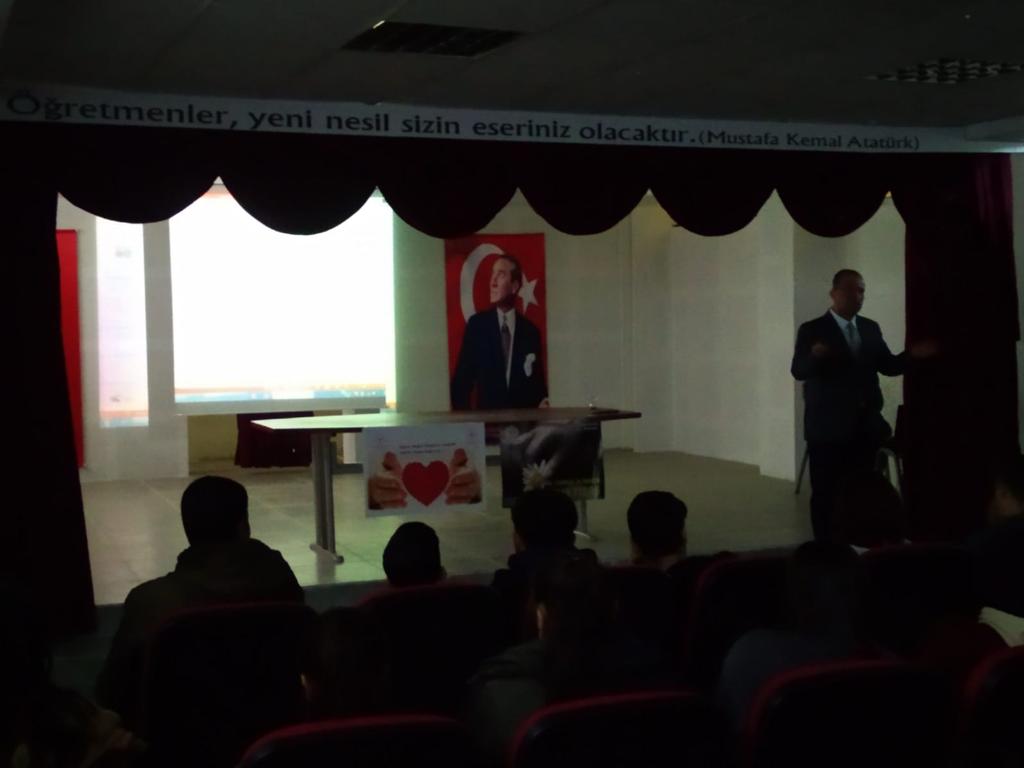 OguzeliHalk's tweet photo. Bilgi ve Belge Yönetimi bölümünü Oğuzeli Anadolu Lisesi son sınıf öğrencilerine kariyer günleri kapsamında tanıtım yaptık Katılımın yoğun olması olarak bizleri umutlandırdı.
@ucrrbsrr 
@burhan_yuksel23 
@oguzelianadolu 
@NecatiGok1973 @etkinkutuphane @bbyhaber @munif_il https://t.co/ghgHLa1Iam