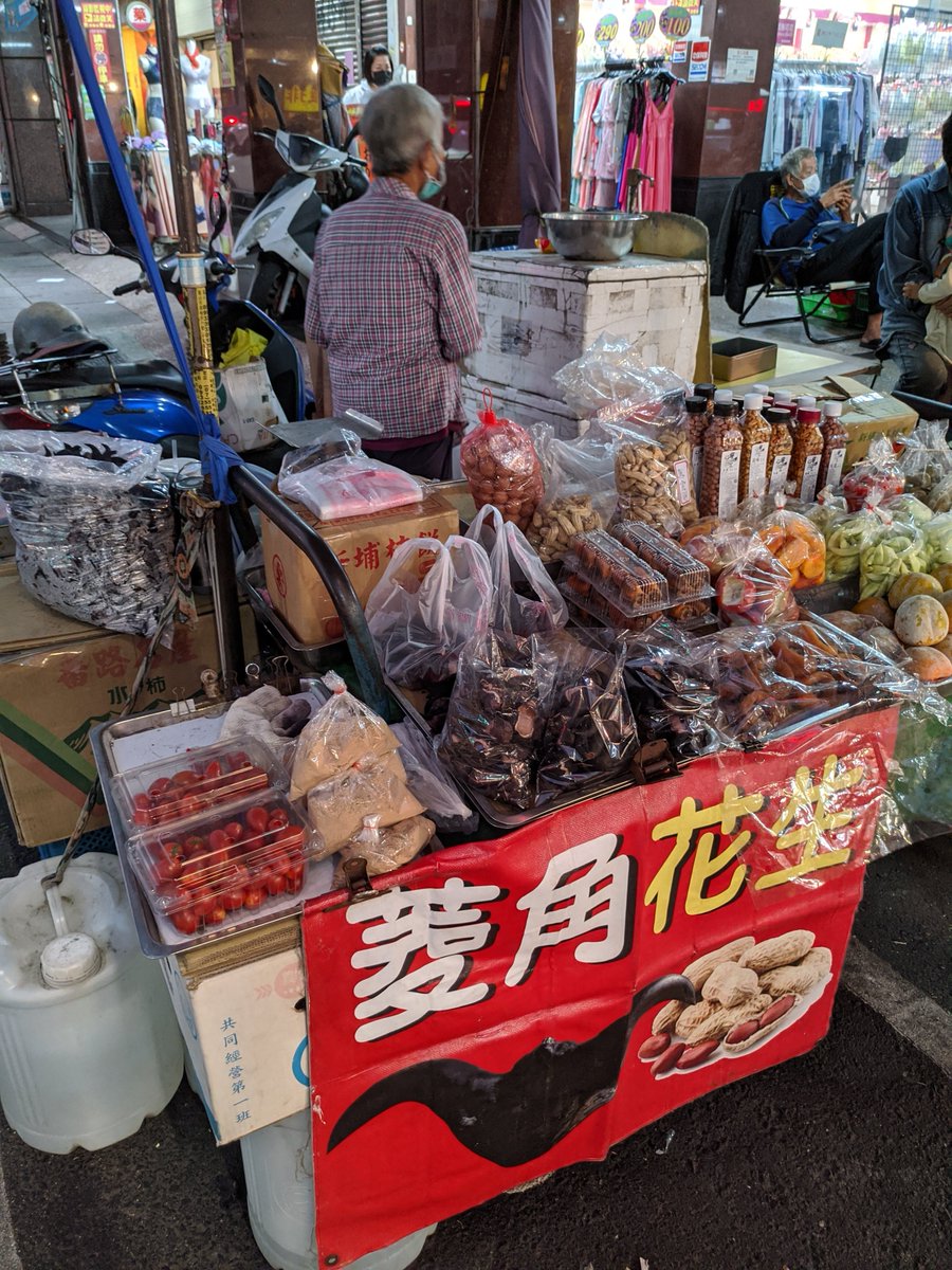 ★看影片：https://t.co/pI9WId5OBO 高雄市三民區「三民市場」三民街美食市集的小攤。 Kaohsiung Sanmin Street Market (Sanmin Market)