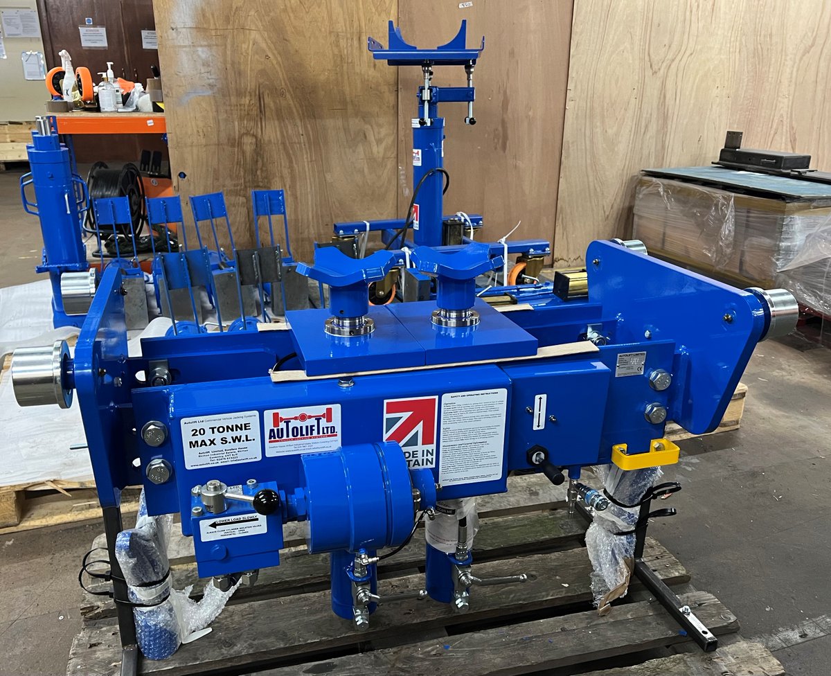AutoliftLimited's tweet photo. Wishing everyone a Happy New Year!

We were back in yesterday and hitting the ground running. The first jack of 2023 is being collected by an enthusiastic customer this morning! 

Hoping for an exciting year ahead so please get in touch with any jack requirements you may have. https://t.co/MM8CuoZbAV