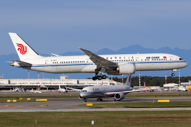 airwaysmagazine's tweet image. The Chinese flag carrier has said that the deal will allow it to strengthen its domestic network and improve its finances as it ramps up operations following the easing of Covid restrictions.

#AirChina #AirlineIndustry #ChineseAviation #ShandongAirlines

airwaysmag.com/shandong-airli…