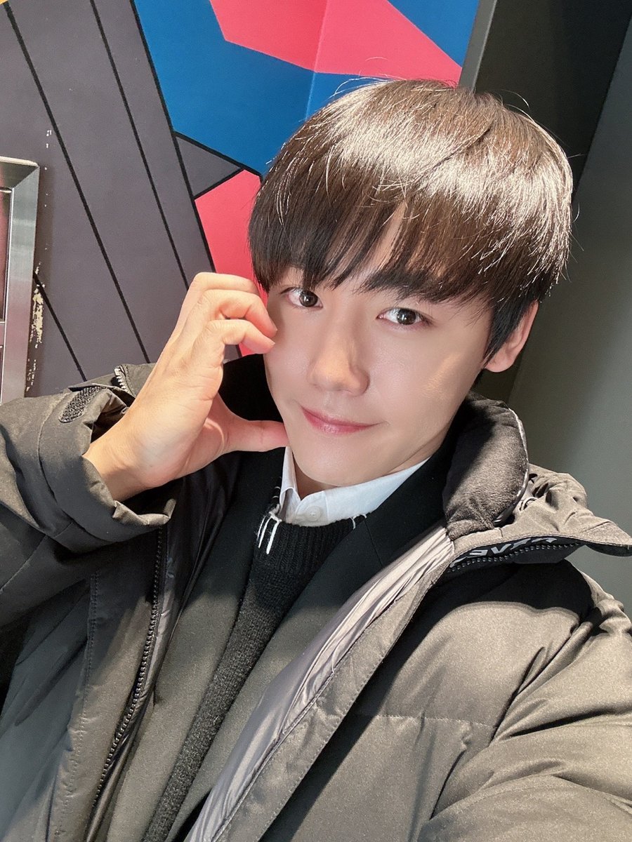 GoldenChild's tweet photo. [💡] #골드니스 여러분!
잠시 후 PM 12:30 네이버 NOW #점심어택
#이장준 이 출연합니다.
짱팀장과 함께하는 올해 첫 점택🍽🔥
잊지 말고 꼭 같이 보내봐요😆

▶ https://t.co/3dwZsjIII0

#GoldenChild #골든차일드 #GNCD
#장준 #LeeJangJun #JangJun https://t.co/w8iQxmLveq