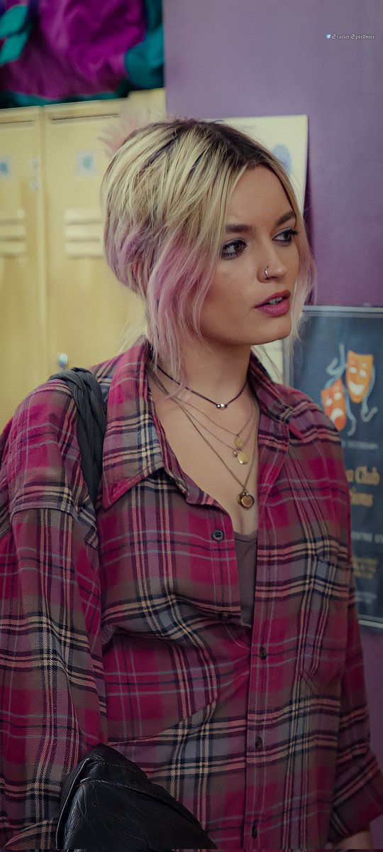 ScarletSpeeds16's tweet image. Happy Birthday Emma Mackey 🖤